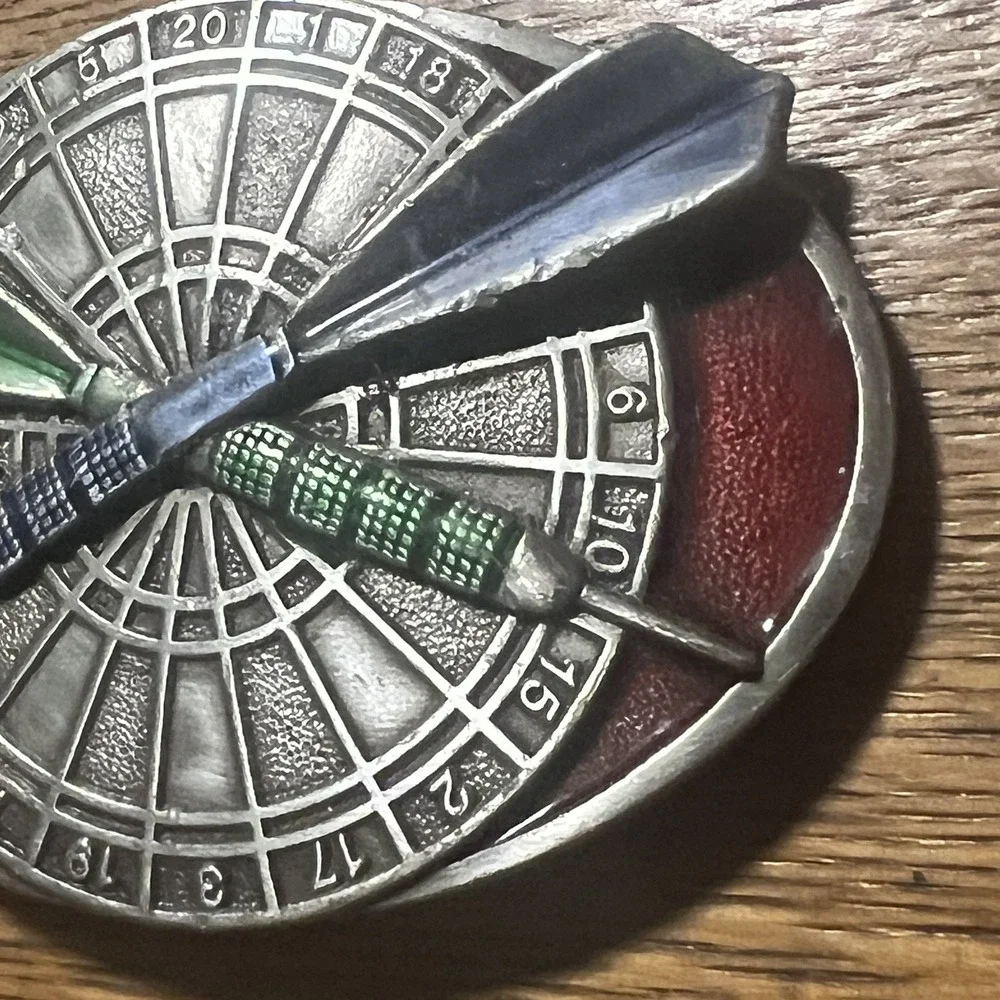 VINTAGE DARTS DART BOARD BELT BUCKLE BERGAMOT BRASS WORKS A150 1984 MADE IN USA